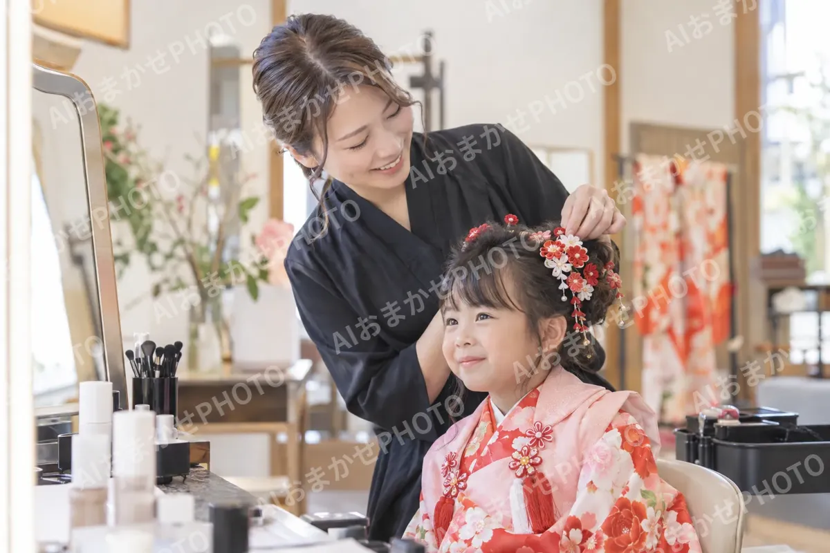 七五三の子どもの髪を結う美容師（成人式・七五三の写真 No.25）