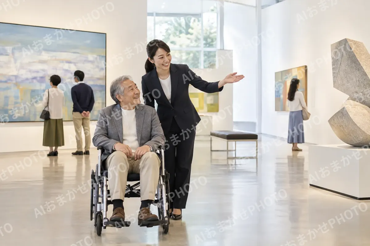 車いすの来館者を案内するスタッフ（美術館・ギャラリー・展示の写真 No.46）
