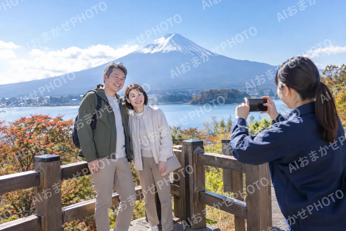 記念の写真を撮ってもらう夫婦とスタッフ（観光・体験・道の駅の写真 No.43）