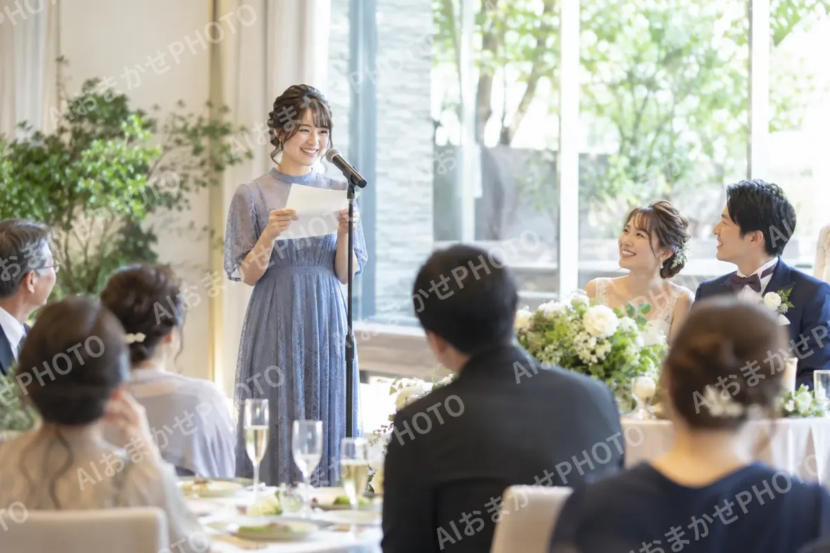 スピーチをする友人（結婚式場・ウェディングの写真 No.36）