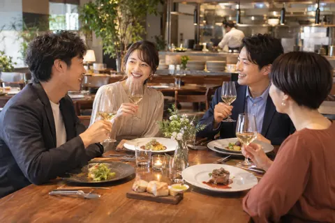 グループでコース料理を囲む会食（イタリアン・フレンチの写真 No.32）