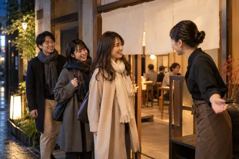 冬の夜に鍋料理の店に入るお客様（鍋・しゃぶしゃぶ・おでんの写真 No.33）