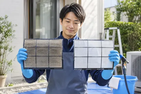 洗う前と洗った後のフィルター（エアコンクリーニングの写真 No.42）