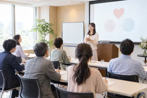 婚活のセミナーで話を聞く参加者たち（結婚相談所・婚活の写真 No.33）