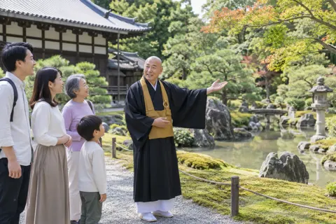 お寺の庭を案内するお坊さん（神社・寺院・教会の写真 No.40）