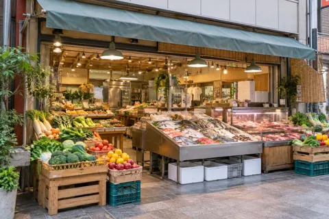 商店街にある店舗の外観（精肉・鮮魚・青果の写真 No.36）